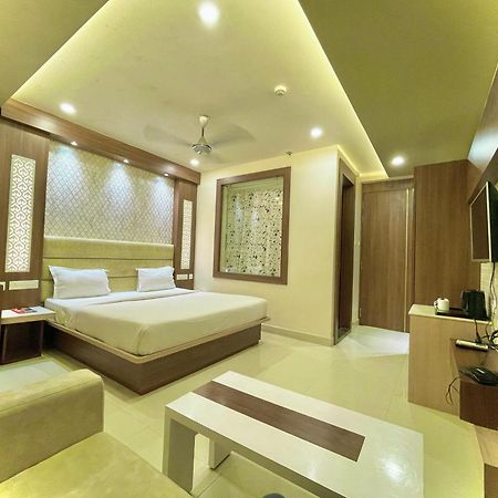 Hotel Kuber Palace: Beachfront Comfort with Temple Proximity Puri Exterior photo