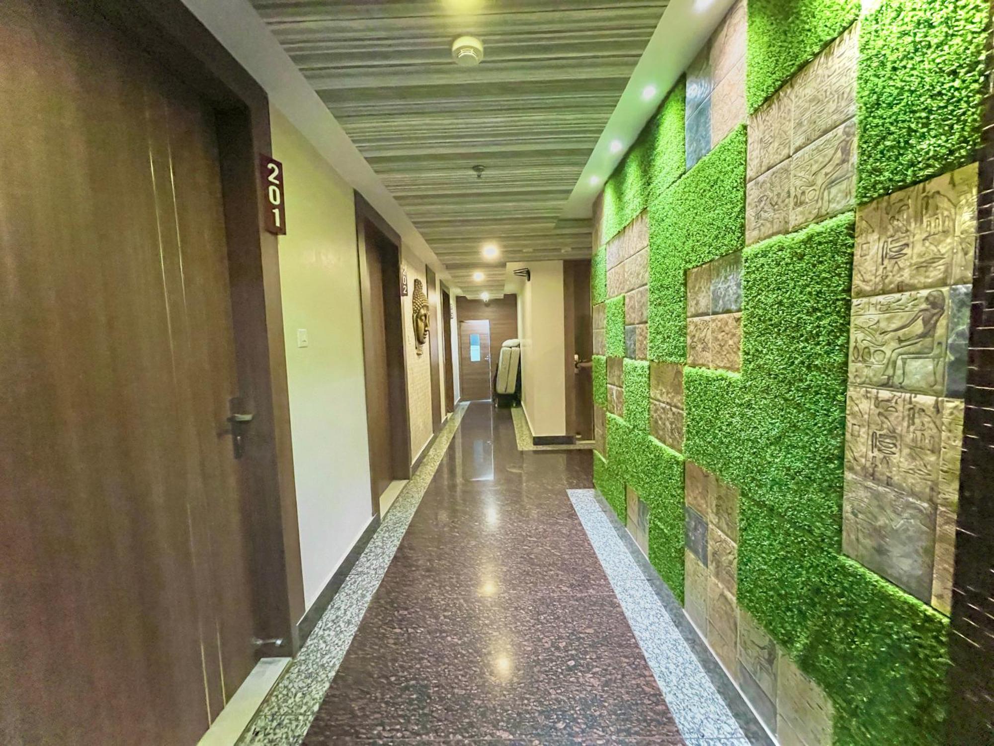 Hotel Kuber Palace: Beachfront Comfort with Temple Proximity Puri Exterior photo