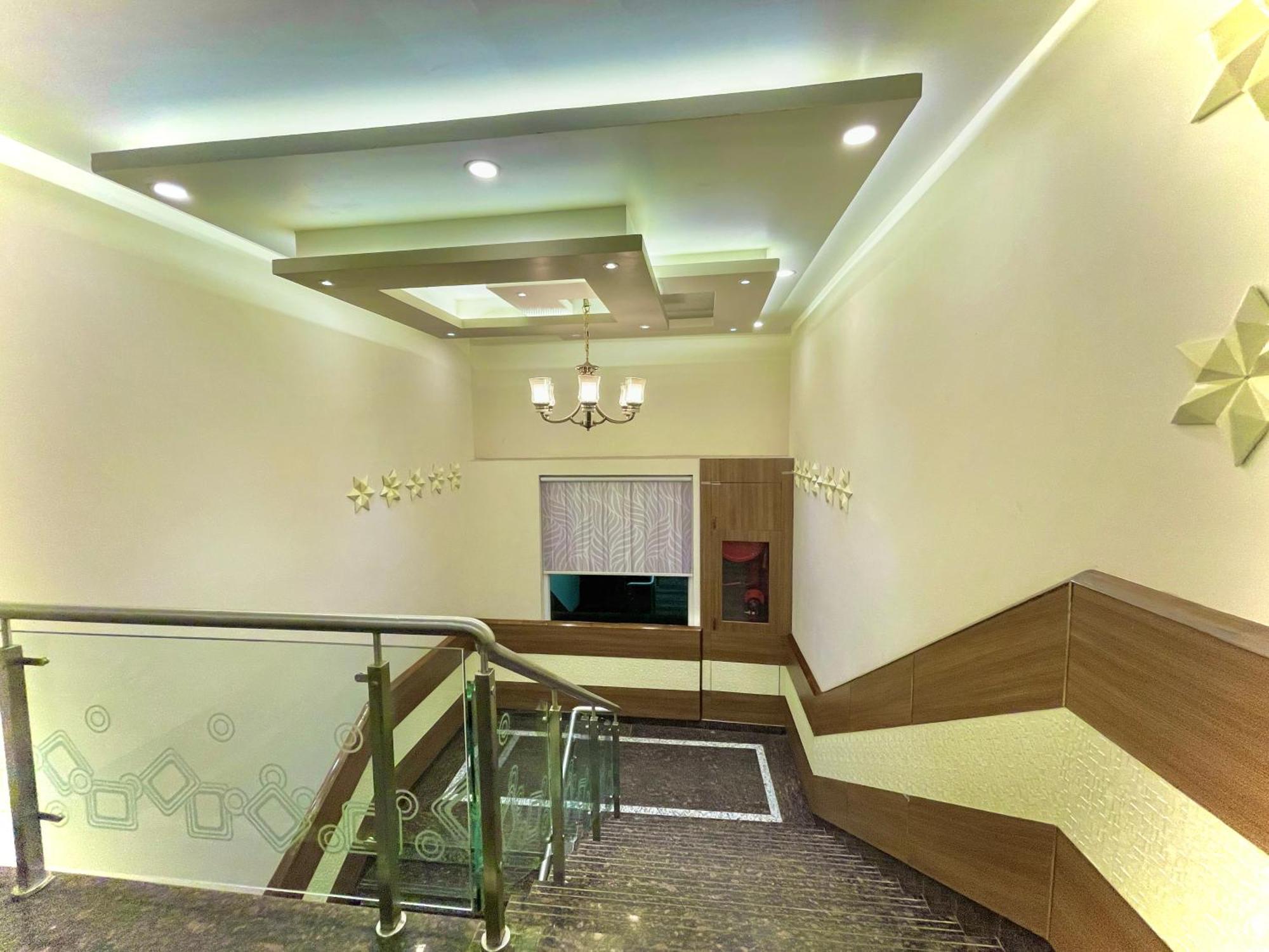 Hotel Kuber Palace: Beachfront Comfort with Temple Proximity Puri Exterior photo