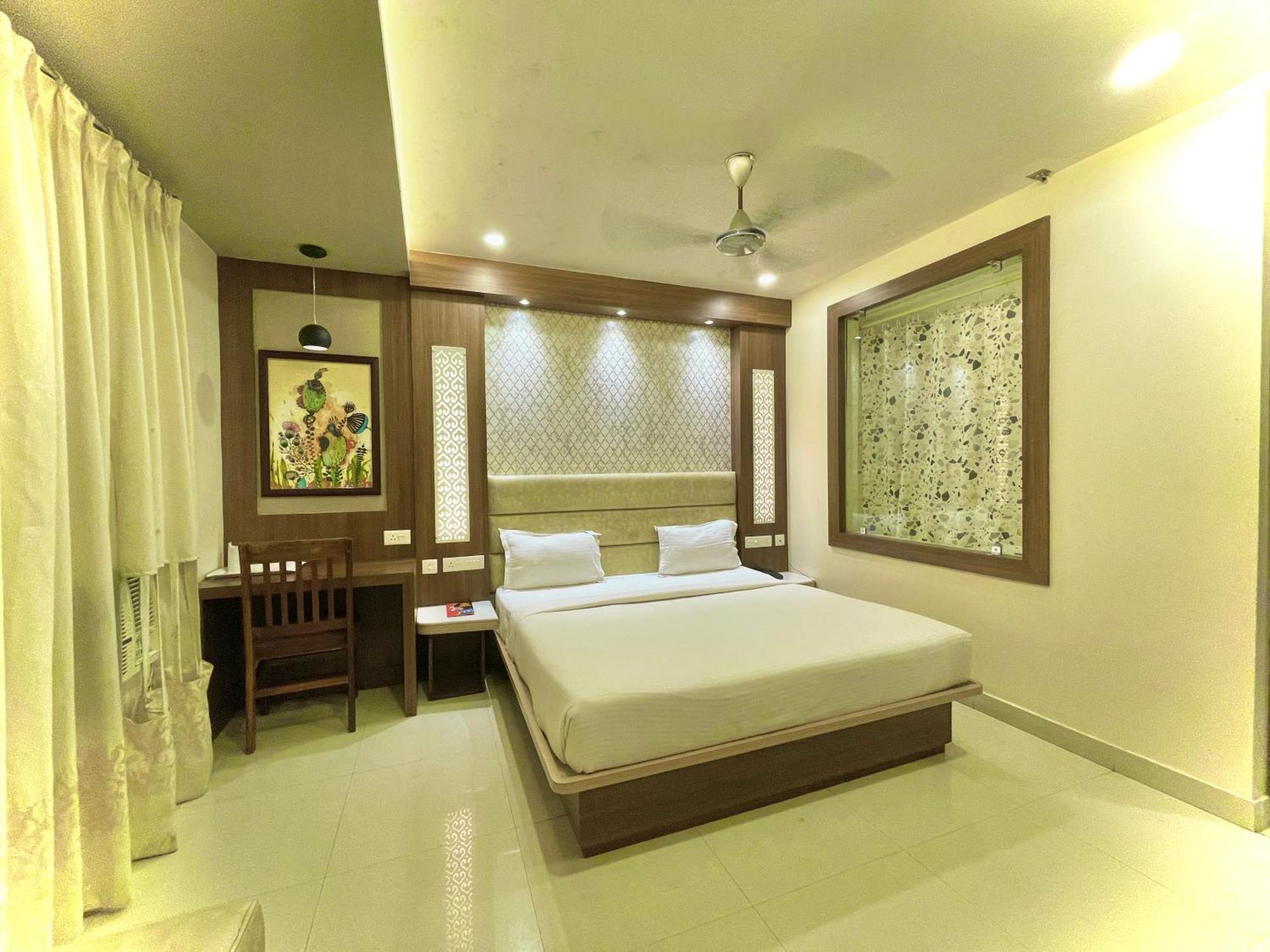 Hotel Kuber Palace: Beachfront Comfort with Temple Proximity Puri Exterior photo