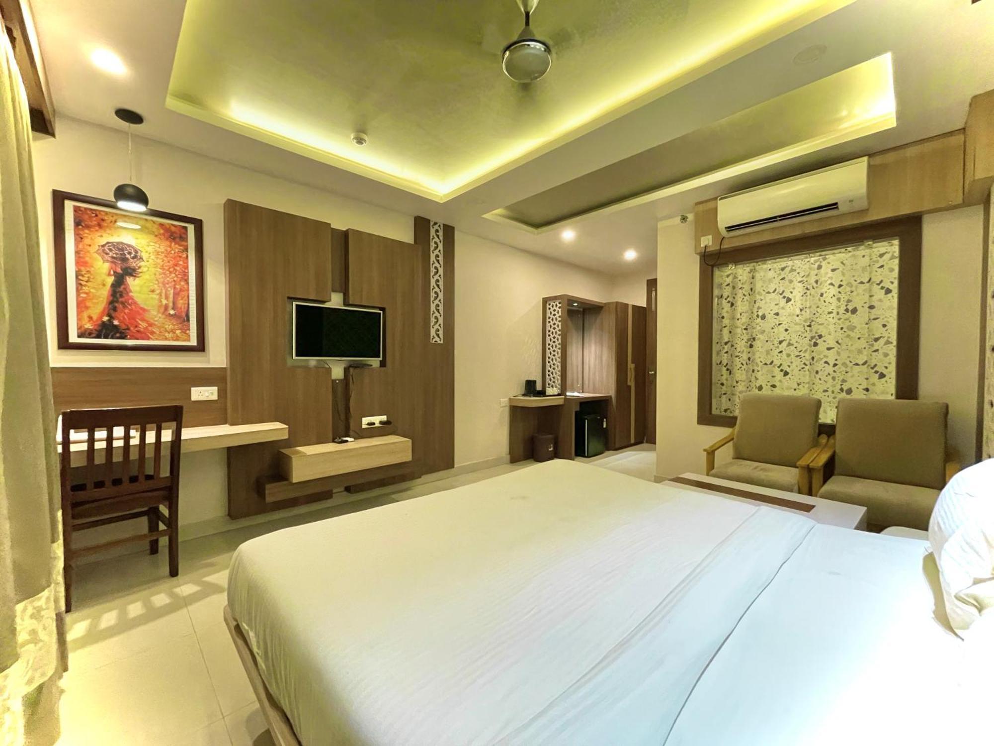 Hotel Kuber Palace: Beachfront Comfort with Temple Proximity Puri Exterior photo