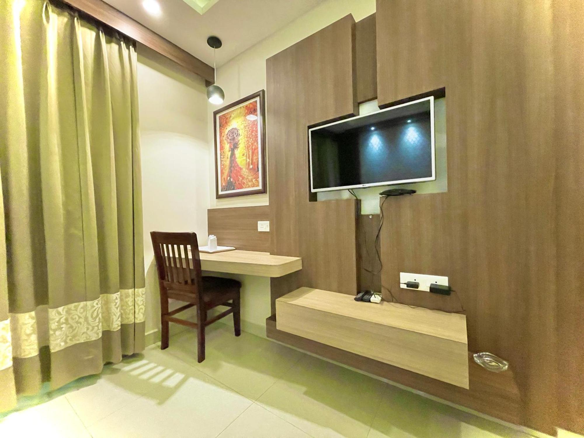 Hotel Kuber Palace: Beachfront Comfort with Temple Proximity Puri Exterior photo
