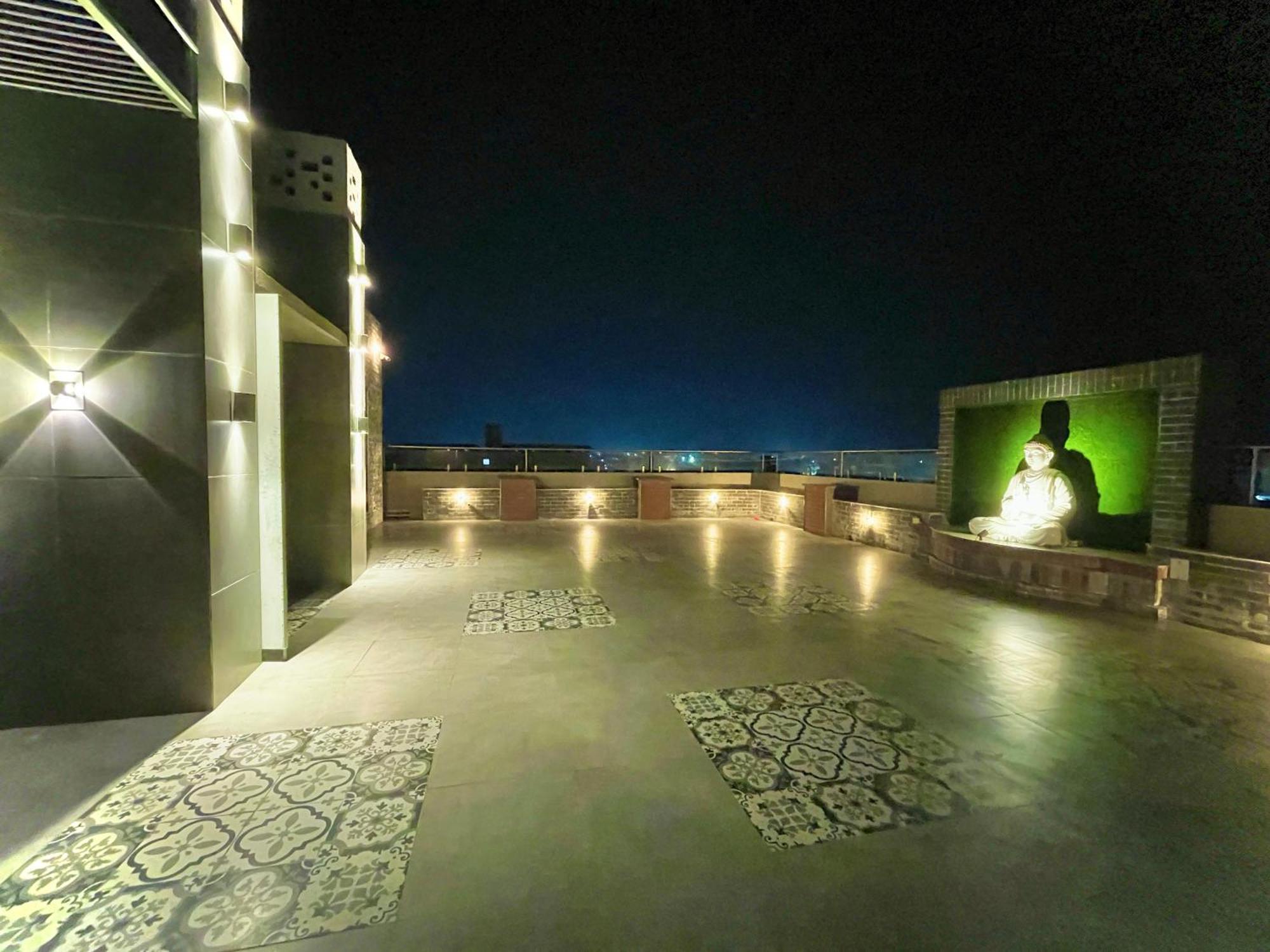 Hotel Kuber Palace: Beachfront Comfort with Temple Proximity Puri Exterior photo