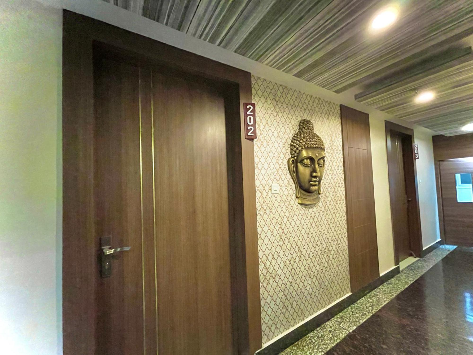 Hotel Kuber Palace: Beachfront Comfort with Temple Proximity Puri Exterior photo