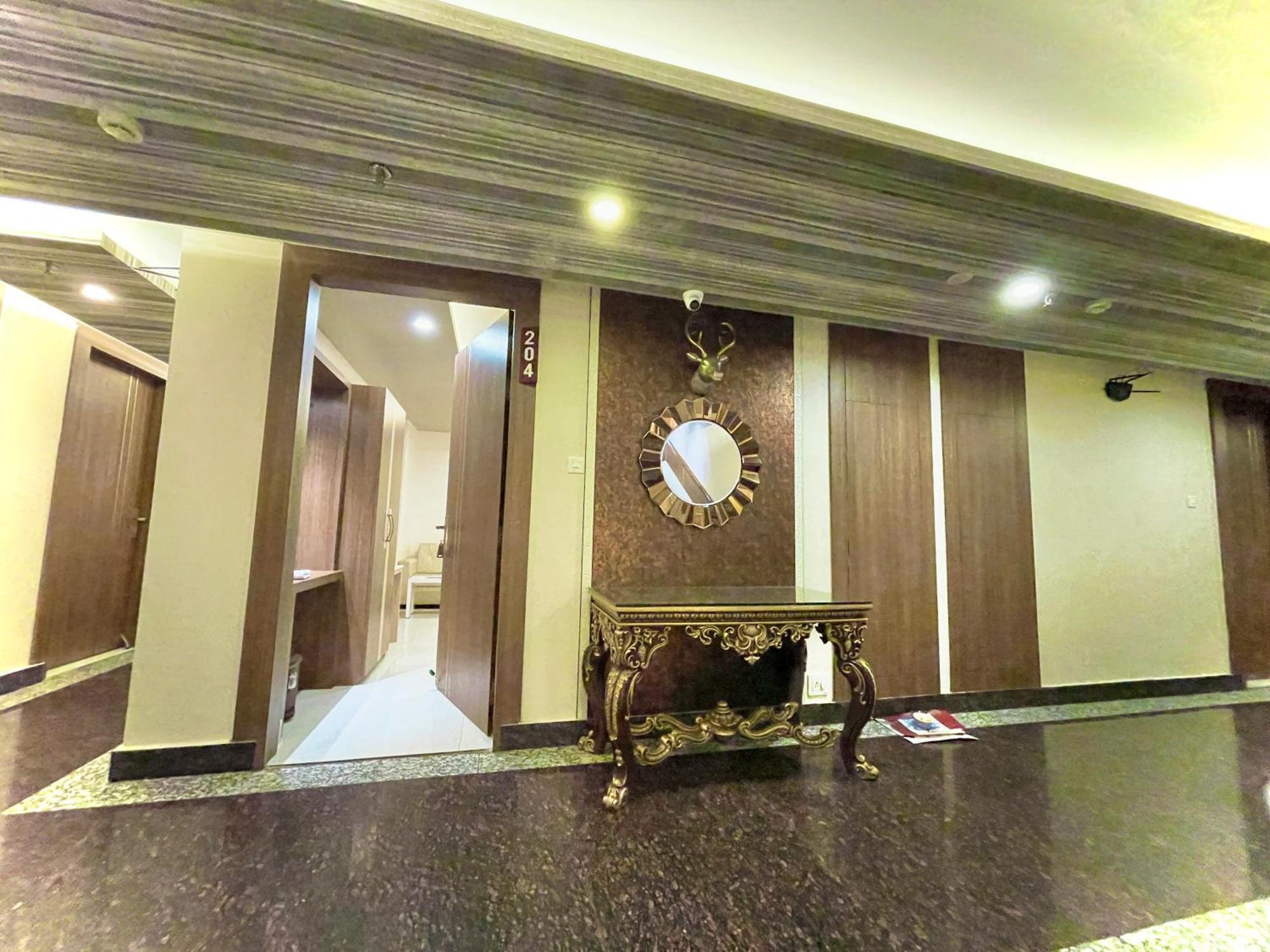 Hotel Kuber Palace: Beachfront Comfort with Temple Proximity Puri Exterior photo