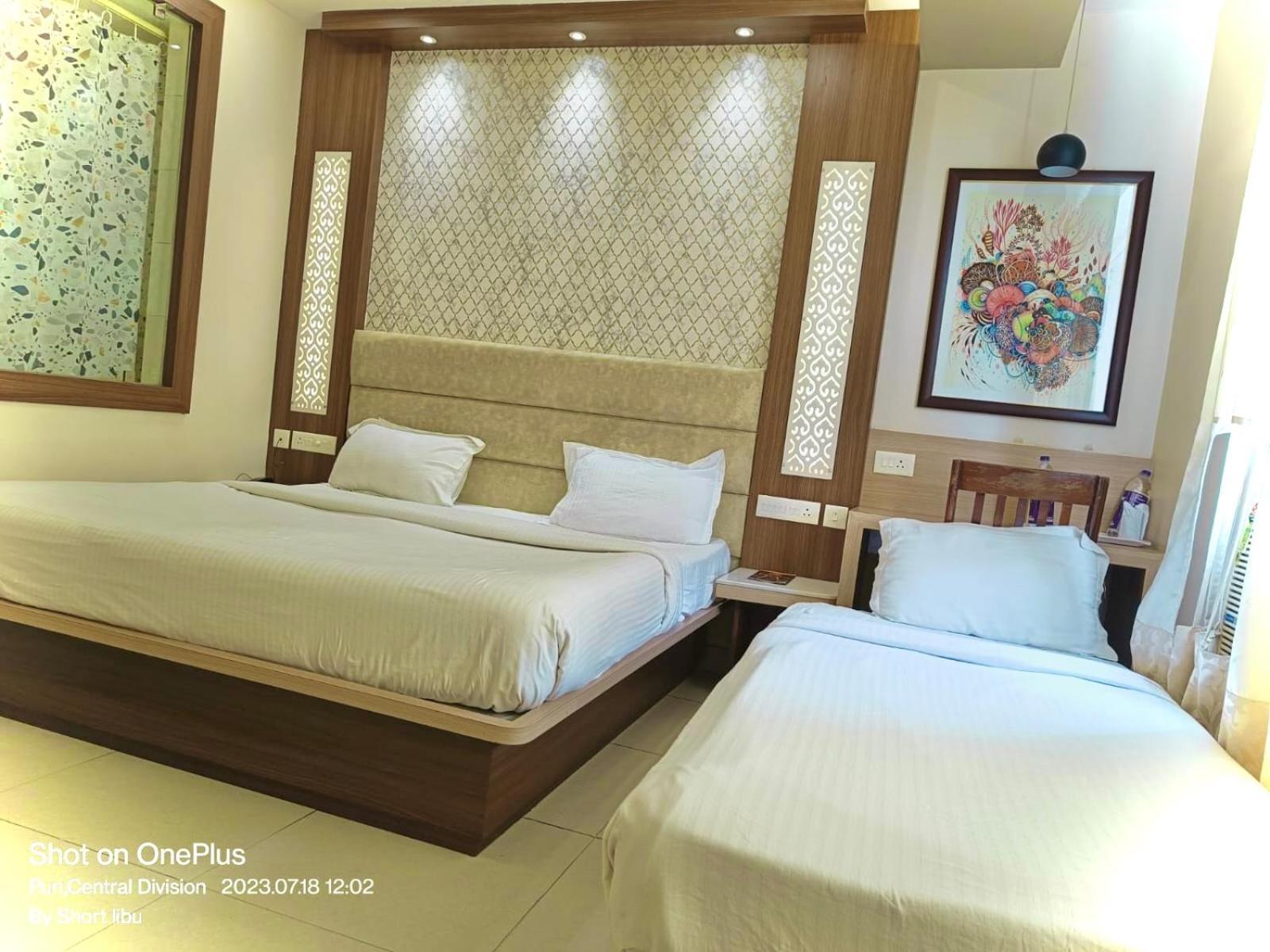 Hotel Kuber Palace: Beachfront Comfort with Temple Proximity Puri Exterior photo