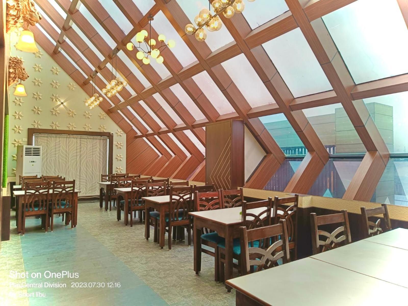Hotel Kuber Palace: Beachfront Comfort with Temple Proximity Puri Exterior photo